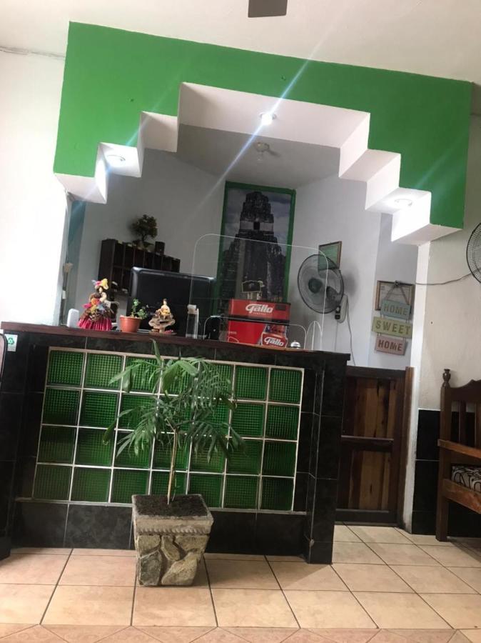 Green Monkey Hostel Флорес Екстериор снимка