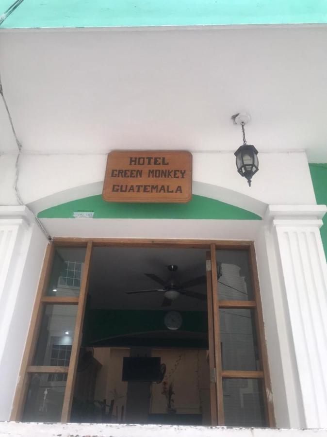 Green Monkey Hostel Флорес Екстериор снимка