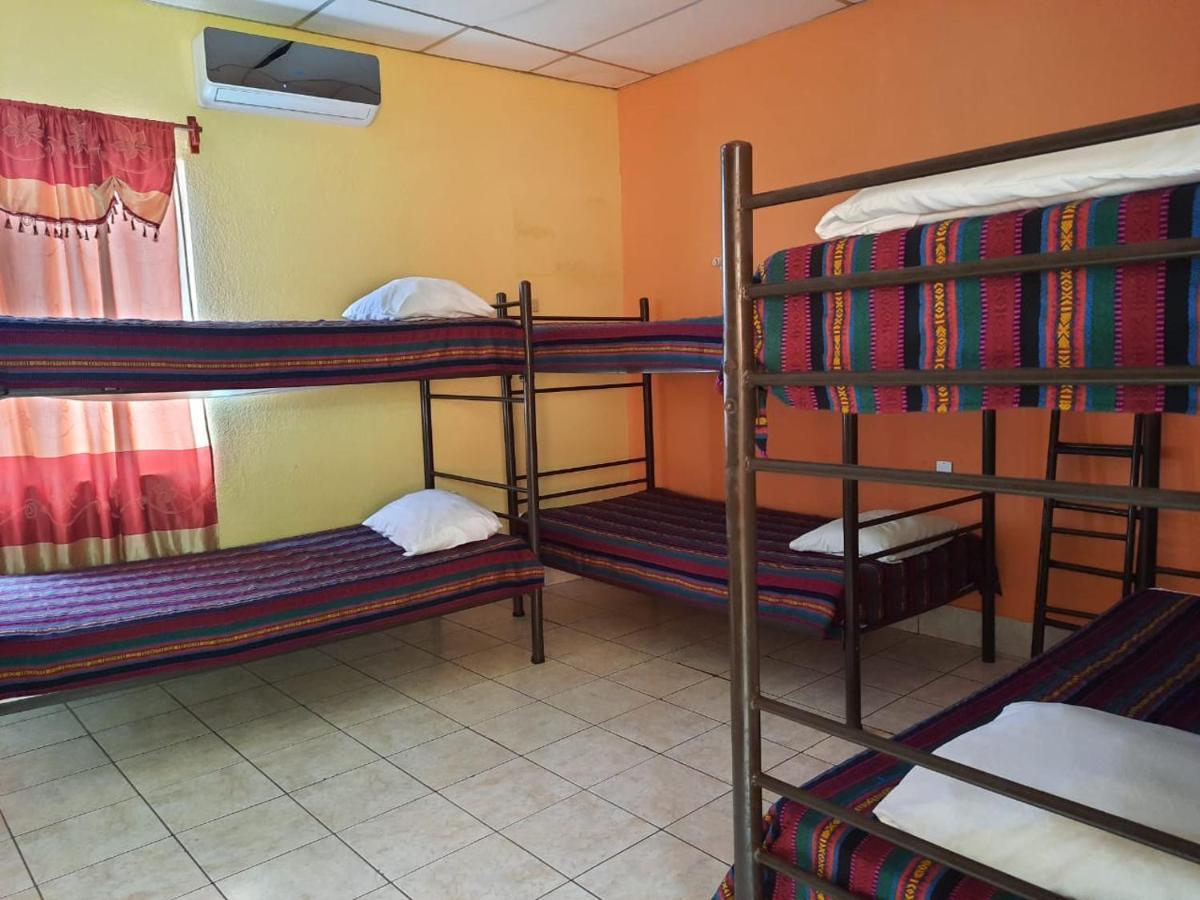Green Monkey Hostel Флорес Екстериор снимка